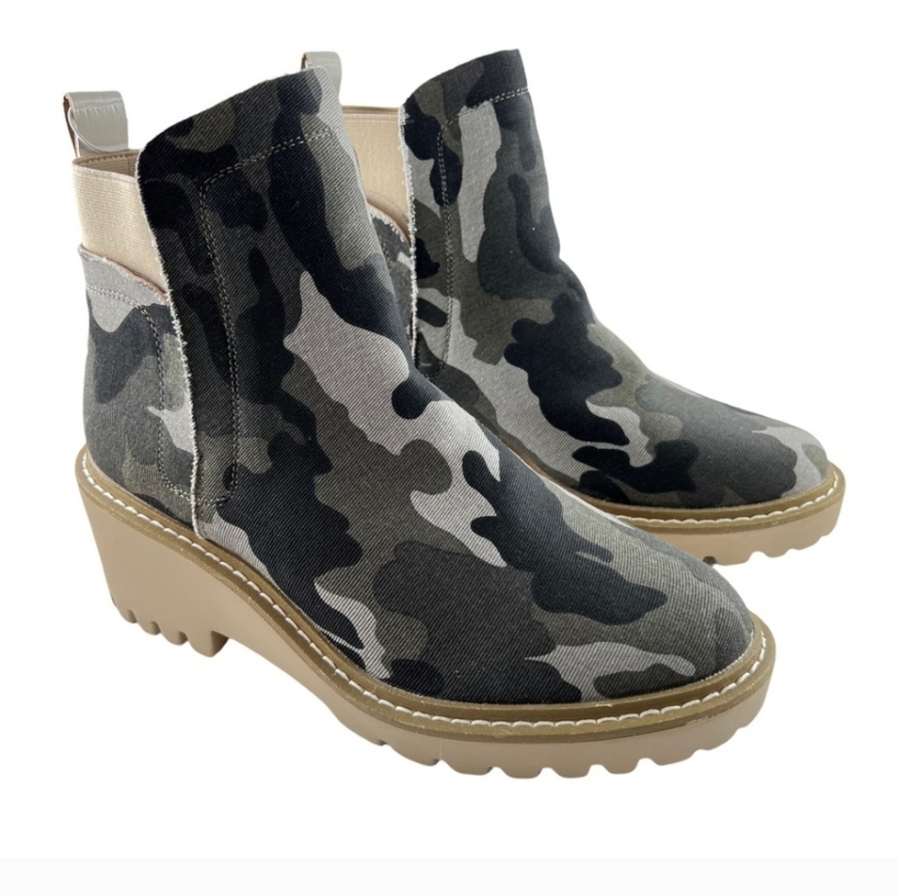 Nicole Miller NY Pocas Camo Wedge Booties. Size 8.5